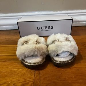 Guess woman’s sannah Furry  Sandal Slippers Ivory -5M